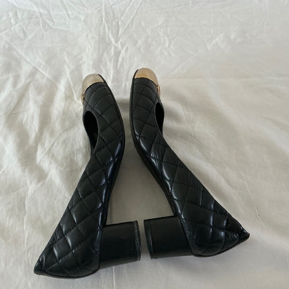 Tory Burch Black Quilted Leather Block Heels with Gold Cap Toe ( Size: 8) - Picture 3 of 5